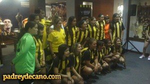 plantel-futbol-femenino-2013