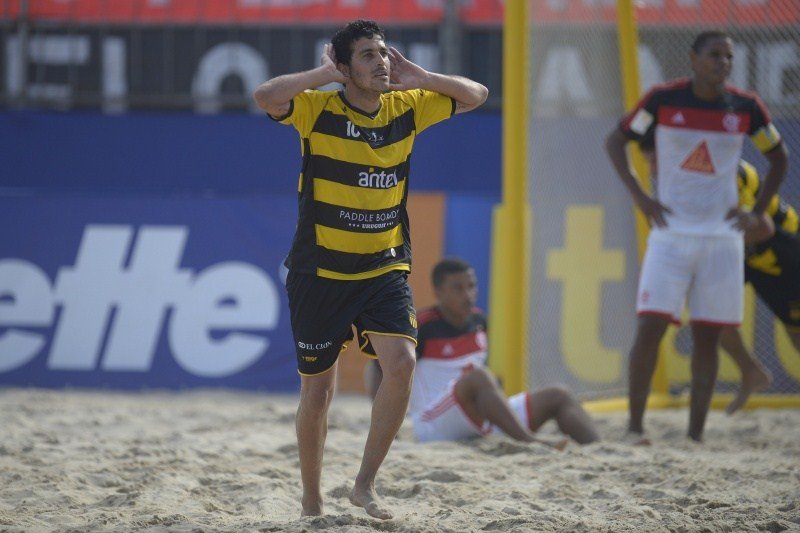 Peñarol presentó a su equipo de Fútbol Playa para el Mundialito