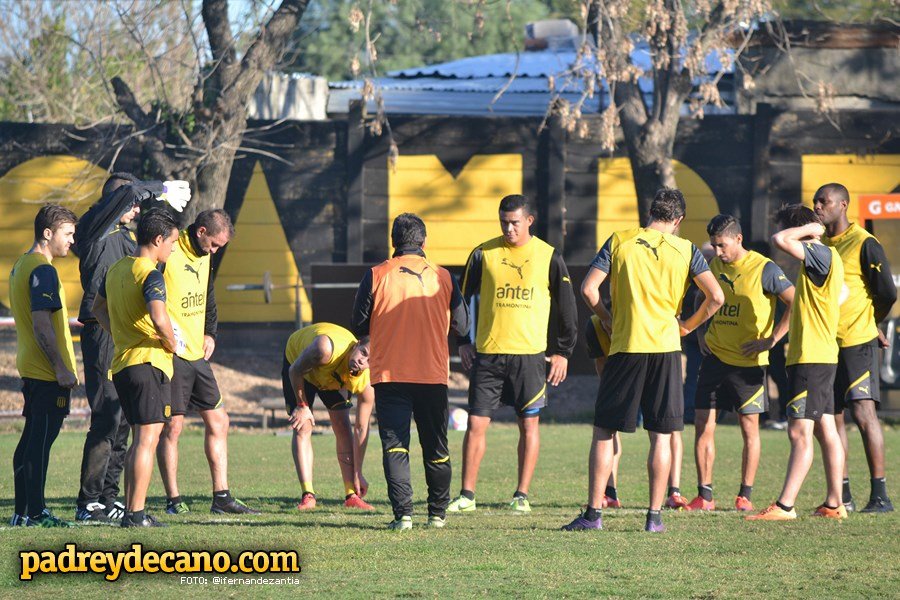 practica-EntrenamientoPeñarol28-5 (32)