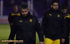 bengoechea-peñarol-defensor-apertura-2015-foto-mariano-alvez-06