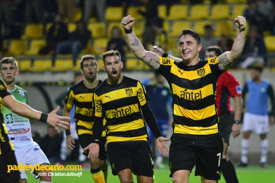 Peñarol se afianza en el Grupo A