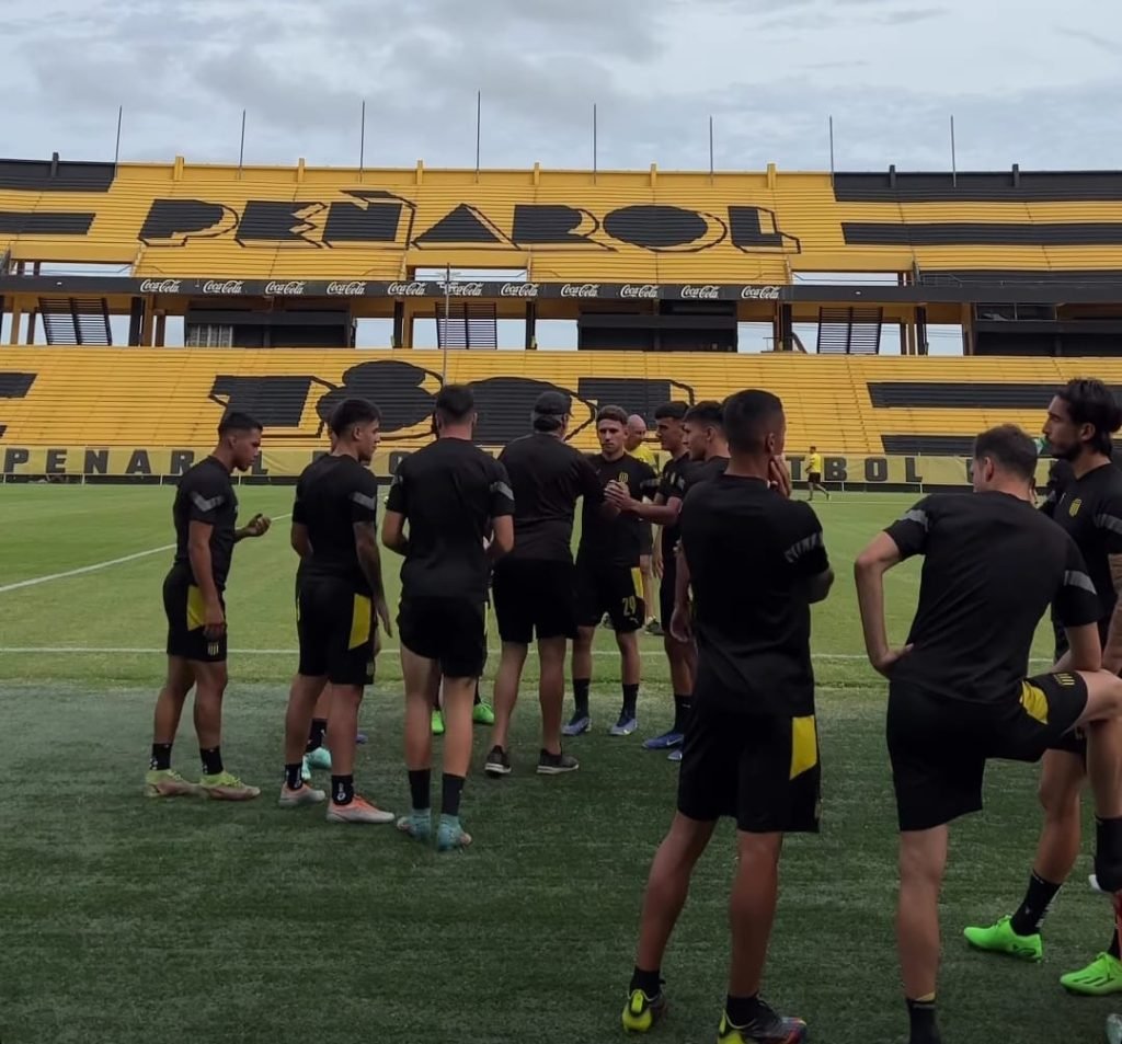 Peñarol Entrenó En El Campeón Del Siglo Padre Y Decano El Sitio Del Pueblo 4128